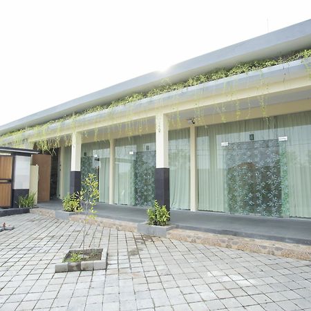 V Canggu Dormitory מראה חיצוני תמונה